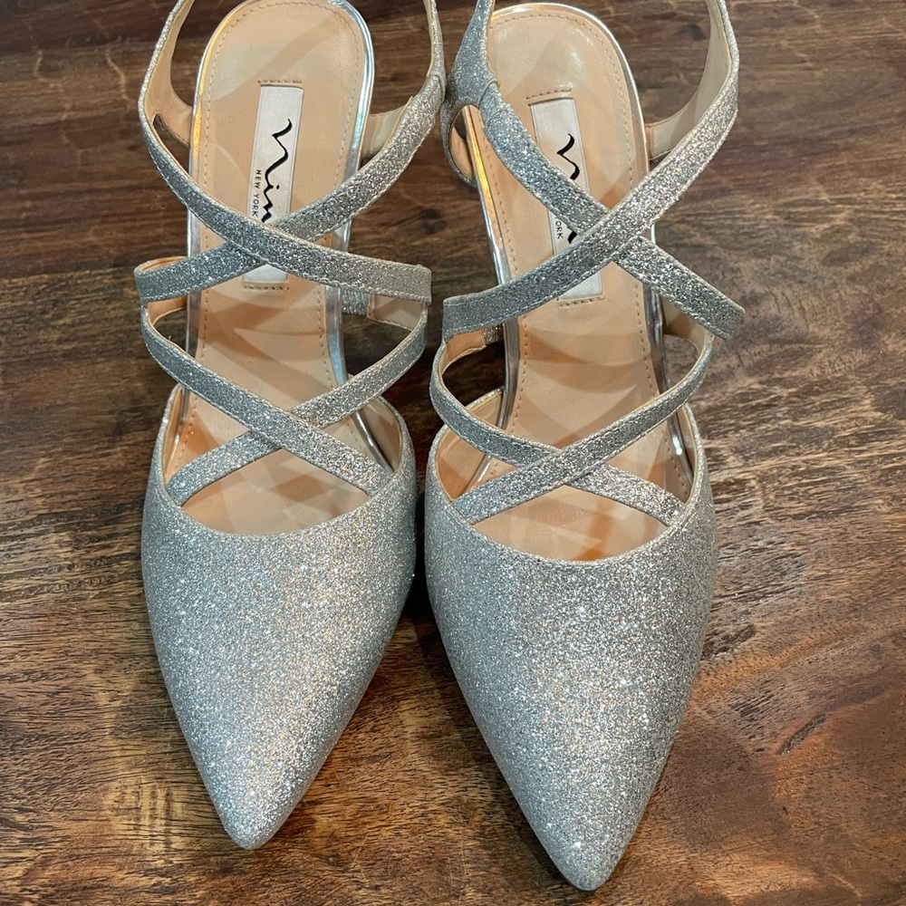 NWT Strappy Silver Mia Pump